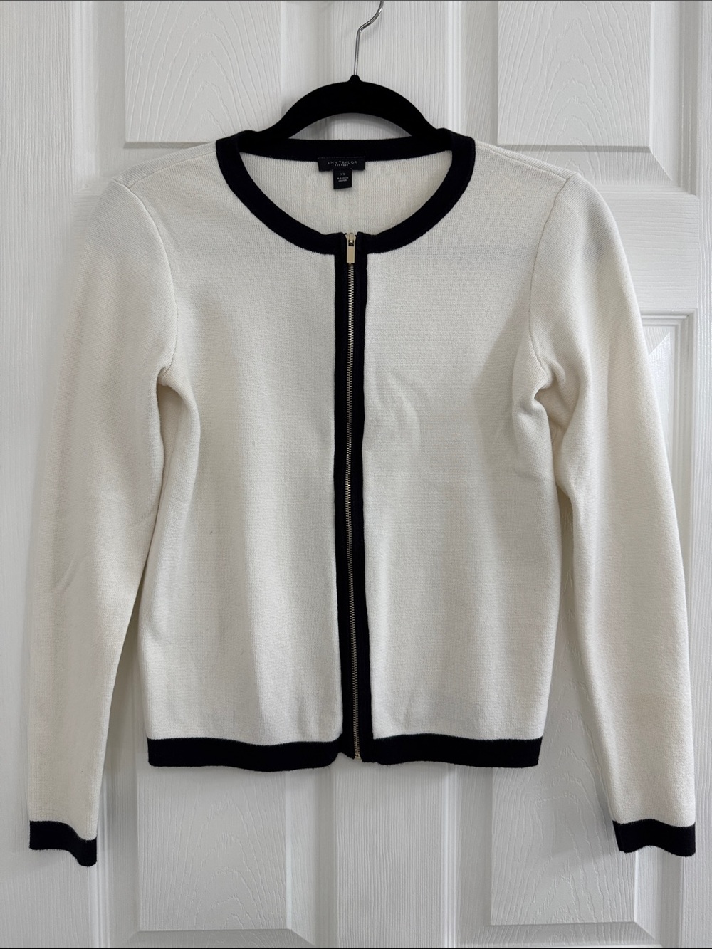 Ann Taylor Factory White Crewneck Zip Cardigan with Black Trim - size XS - Picture 1 of 8